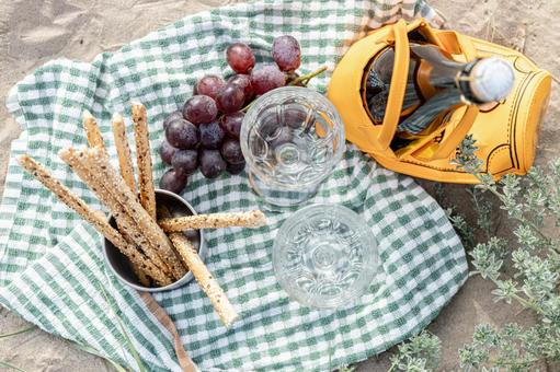 上から見たワイングラスやグリッシーニ ワイングラス,グリッシーニ,パンの写真素材