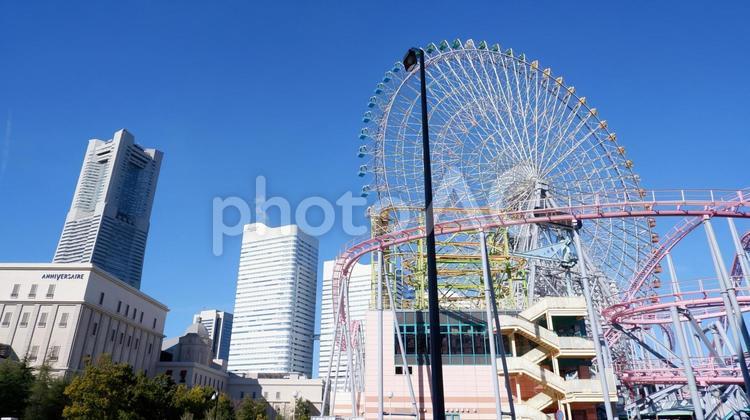 昼のみなとみらい 横浜,みなとみらい,ビルの写真素材