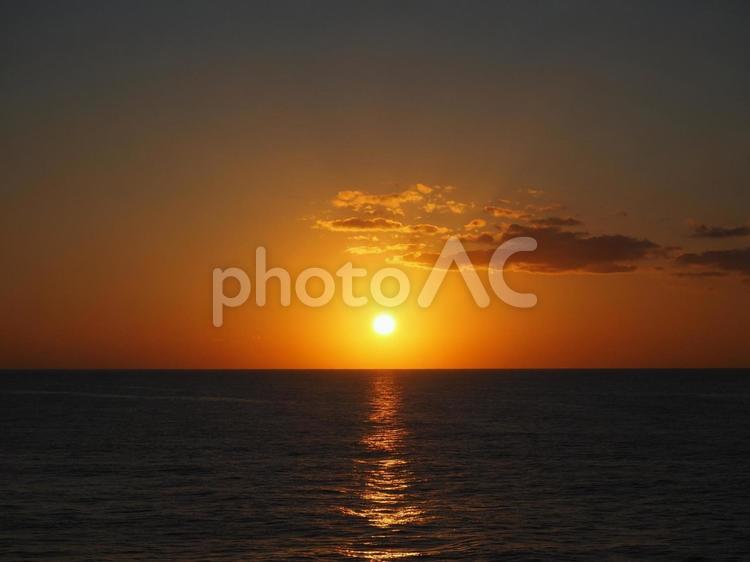 日本海の夕日２ 夕日,夕方,夕暮れの写真素材
