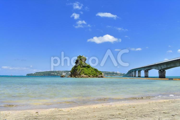 古宇利大橋と綺麗な海 古宇利大橋,古宇利島,海の写真素材