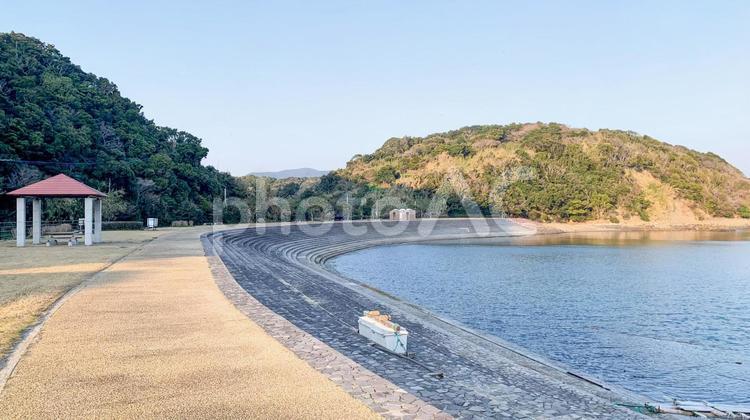 魚見崎海岸の穏やかな海と島々 魚見崎,海岸,風景の写真素材