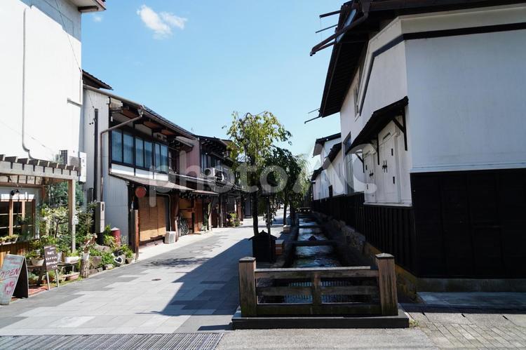 岐阜県飛騨市の瀬戸川と白壁土蔵街 岐阜,飛騨,古川の写真素材