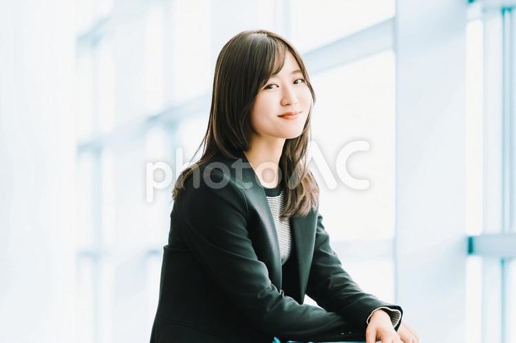 笑顔の女性・ビジネスウーマン 女性,笑顔,微笑むの写真素材