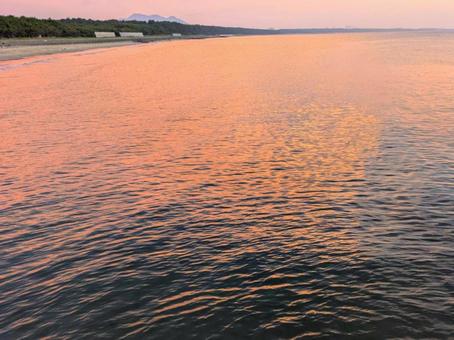 海面オレンジ 水面,海,夕焼けの写真素材