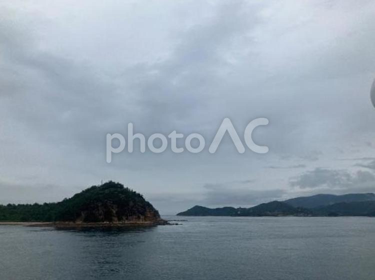 くもりの瀬戸内 くもり,瀬戸内,島の写真素材
