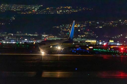 伊丹空港’千里川土手より） 風景,空港,旅客機の写真素材