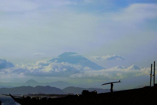 富士山とサーファー 富士山とサーファーの写真