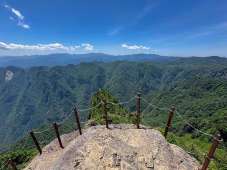 大台ヶ原断崖絶壁の展望スポット「大蛇嵓」 大台ヶ原断崖絶壁の展望スポット「大蛇嵓」の写真