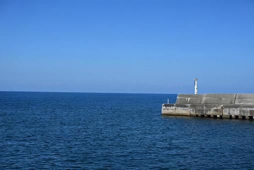 京都京丹後網野浅茂川漁港からの眺め 京都京丹後網野浅茂川漁港からの眺めの写真