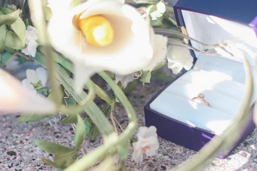 輝く婚約指輪 アーティフィシャルフラワー,プロポーズ,婚約指輪の写真素材
