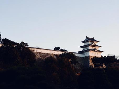 朝日を浴びる明石城巽櫓4 朝日を浴びる明石城巽櫓4 明石城,巽櫓,城の写真素材