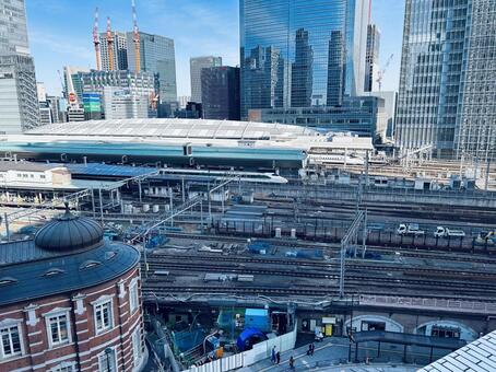 ビルと新幹線 ビル,東京,丸の内の写真素材