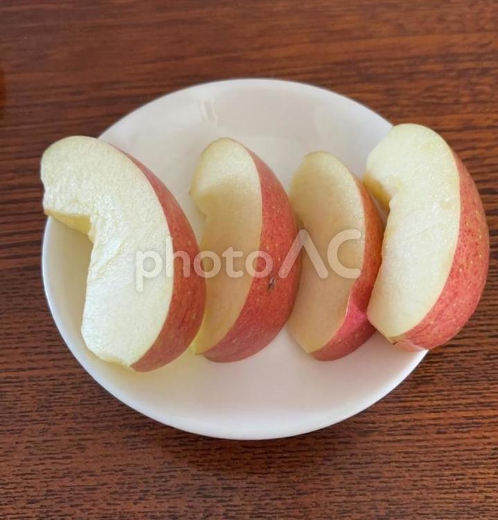 R7.03.02　カットりんごサンふじ カットりんご,りんご,サンふじの写真素材