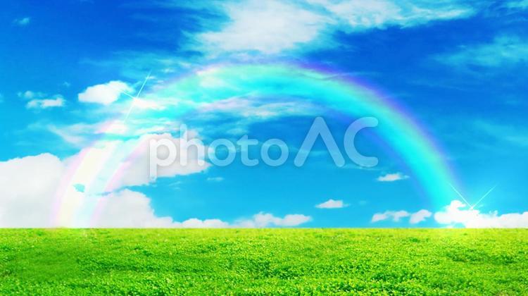 青空に虹、輝く草原、白い雲のイメージ 草原,緑,青空の写真素材