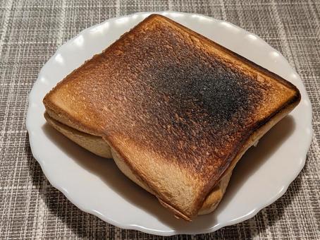 少し焼け焦げたホットサンドイッチ サンドイッチ,食パン,軽食の写真素材