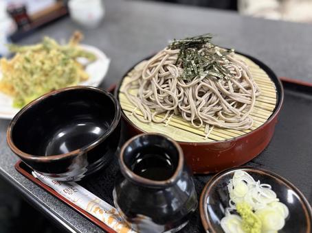 夏の風物詩冷たい蕎麦、夏野菜 夏の風物詩冷たい蕎麦、夏野菜 そば,蕎麦,食べ物の写真素材