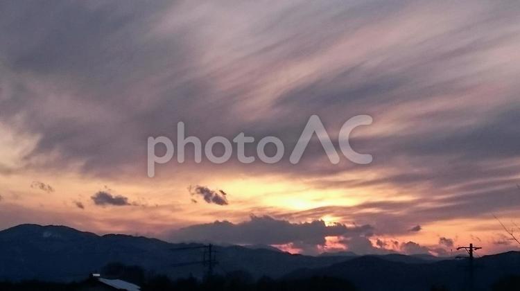 夕暮れ たそがれ,シルエットで映す,何人もありませんの写真素材