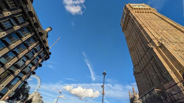 下から見上げたロンドンのビッグ・ベン 下から見上げたロンドンのビッグ・ベン ロンドン,海外,イギリスの写真素材