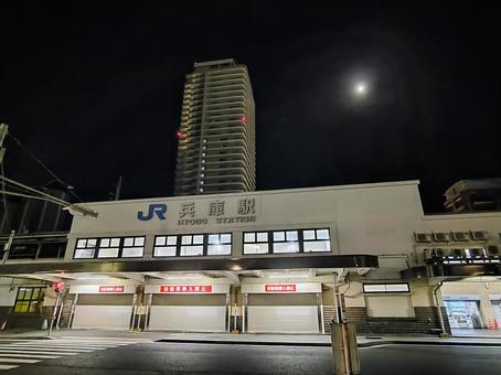 終電後のJR神戸線、兵庫駅 終電後のJR神戸線、兵庫駅 jr,神戸線,兵庫駅の写真素材