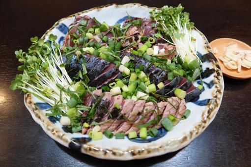 カツオのたたき(土佐風) カツオのたたき(土佐風)の写真