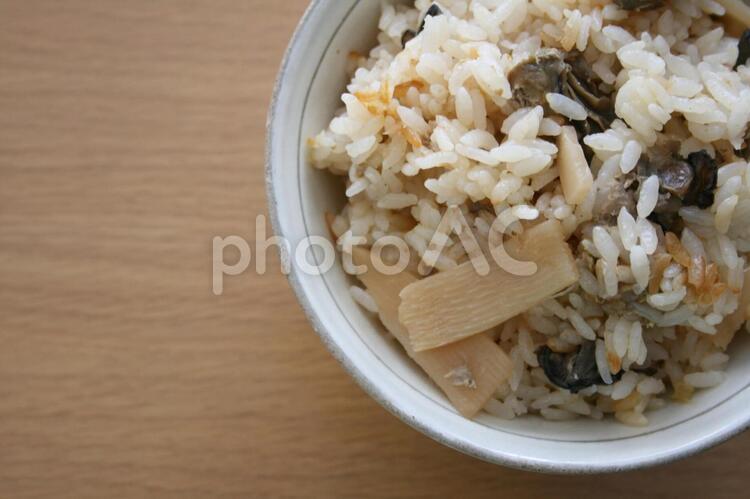 牡蠣の炊き込みご飯２ 日本食,食事,食卓の写真素材