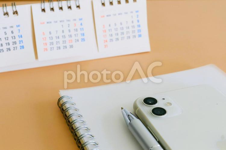 スマホとカレンダー　シフト　スケジュール スケジュール,シフト,ビジネスの写真素材
