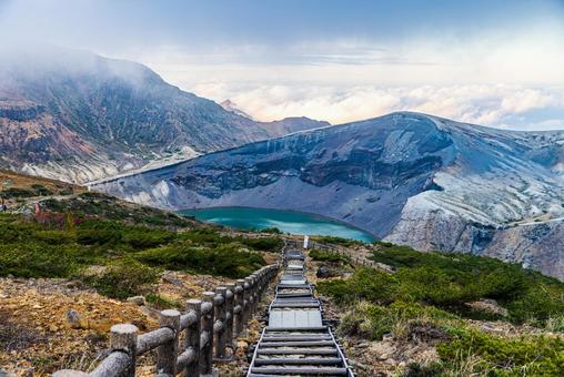宮城県 蔵王の御釜 宮城県 蔵王の御釜 蔵王,御釜,火口湖の写真素材