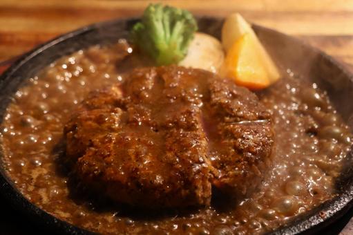 池袋のハンバーグ店の鉄板ハンバーグ ハンバーグ,鉄板,出来立ての写真素材
