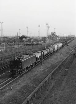 EF15形けん引貨物列車の写真