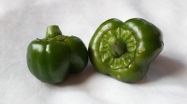 未成育ピーマン ピーマン,野菜,食材の写真素材
