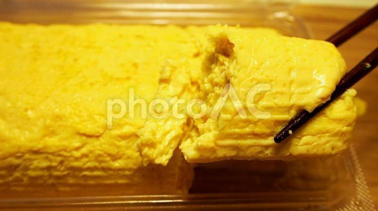 出し巻玉子（食べるシーン） 出し巻玉子,卵焼き,卵料理の写真素材