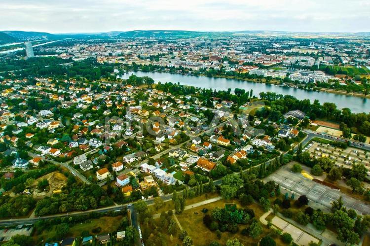 ウィーン・ドナウタワーからの展望 ウィーン,オーストリア,ドナウ川の写真素材