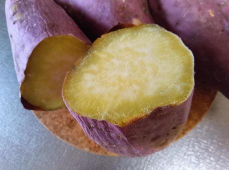 焼き芋（切り口） 焼き芋,さつまいも,食べ物の写真素材