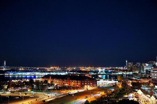 赤レンガ倉庫と大さん橋、横浜の街並み夜景 夜景,赤レンガ倉庫,大さん橋の写真素材