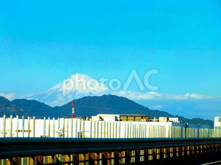 2月の美しい富士山と工場 富士山,美しい,雪の写真素材
