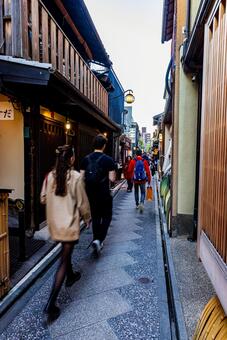 京都市　祇園の町並み 祇園,京都,街並みの写真素材