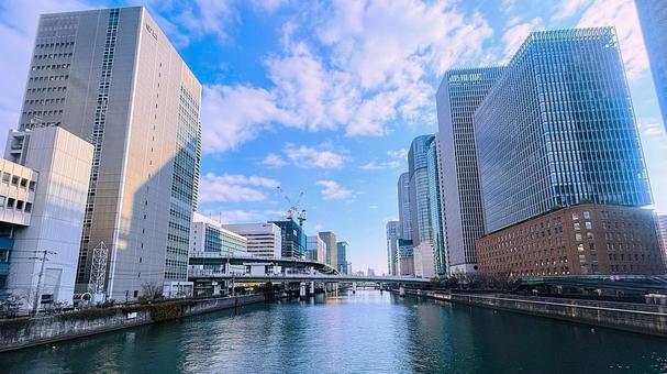 ビル街と川と青空 ビル街と川と青空 大阪,都会,中之島の写真素材