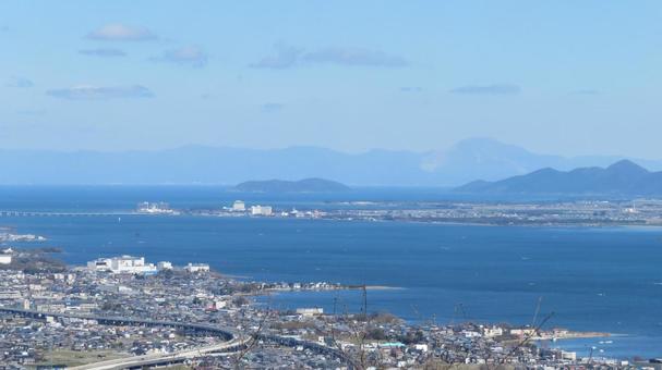 宇佐山城 三の丸跡からの眺望 琵琶湖 宇佐山城 三の丸跡からの眺望 琵琶湖の写真
