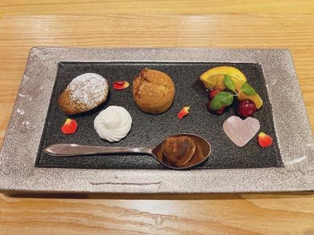 スイーツ　盛り合わせ　おやつ　食べ物 デザート,チョコレート,焼き菓の写真素材