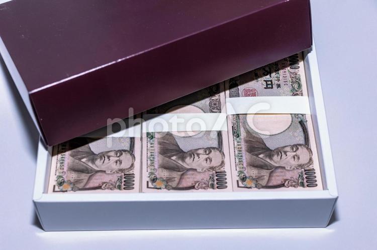 デジタル化社会で必要性が薄くなった紙幣 紙幣,お金,現金の写真素材
