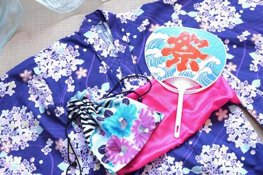 夏祭りのイメージ　ゆかたと巾着とうちわ ゆかた,祭,夏祭りの写真素材