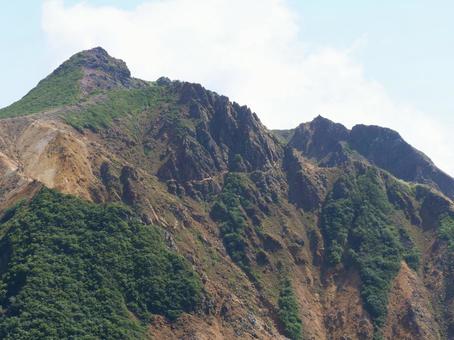 朝日岳と岩稜地帯のトラバースルート 朝日岳と岩稜地帯のトラバースルート 朝日岳,ニセ穂高,那須穂高の写真素材