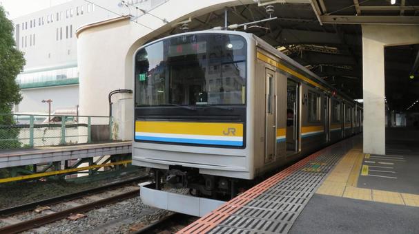 鶴見線 鶴見駅 205系とホーム 鶴見線 鶴見駅 205系とホームの写真
