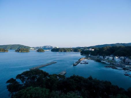 鳥羽の穏やかな海と青空の風景 鳥羽の穏やかな海と青空の風景の写真