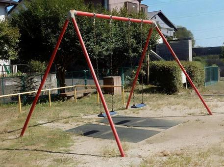 [Landscape photo] Swings in the park, JPG