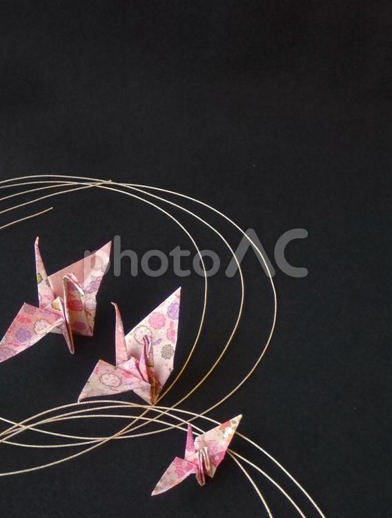 黒が引き立てる日本の美　折鶴と水引 お正月,背景,鶴の写真素材