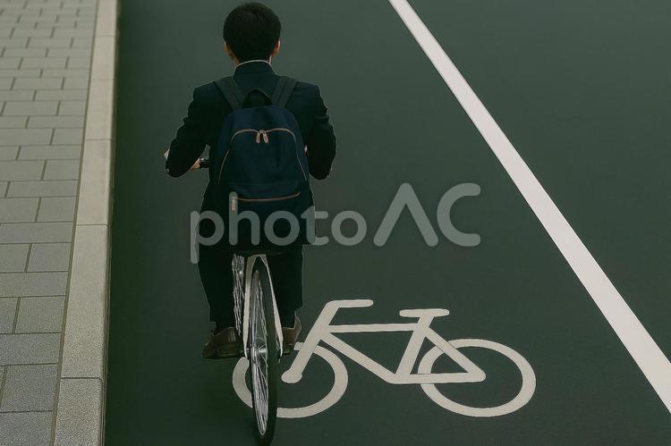自転車レーンを走行する男子高生 自転車レーン,自転車通学,男子高校生の写真素材