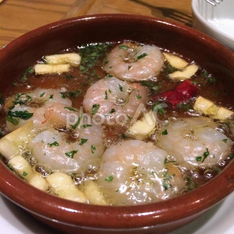 海老のアヒージョ アヒージョ,スペイン料理,食堂の写真素材