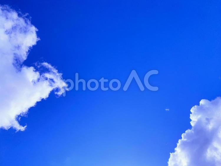 爽やかな青い空と白い雲の背景素材3 雲,快晴,美しいの写真素材
