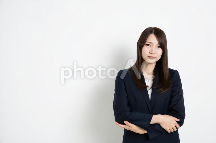 腕組みをして怒っているビジネスウーマン（コピースペース） ビジネス,女性,スーツの写真素材